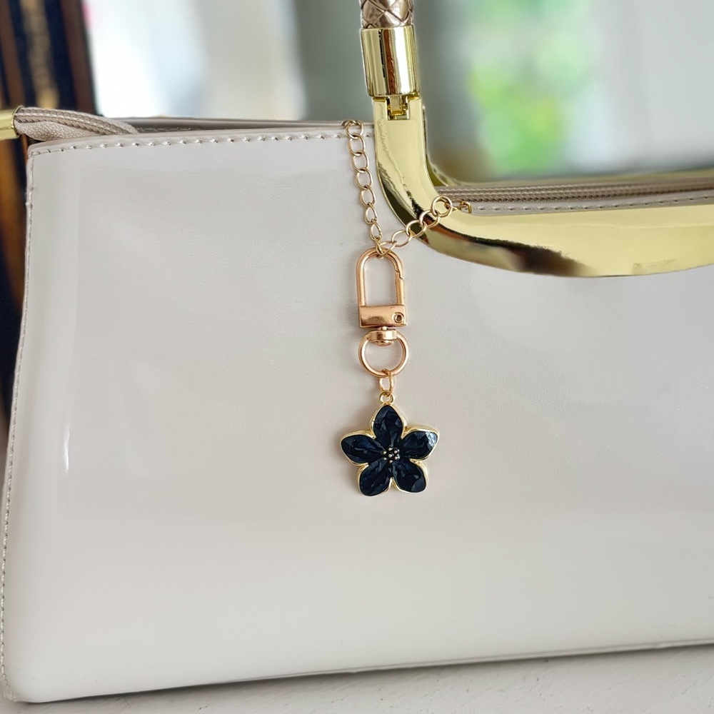Flower Bag Charm Keychain - Black and Gold - Picture 4 of 4